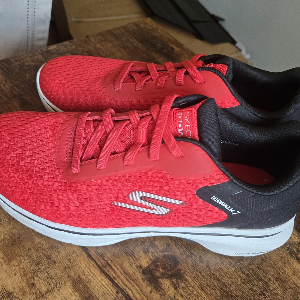 Skechers Men's Red and Black Sneakers